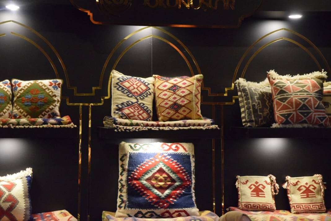 İpek Yolu Temalı Altın Dokunuşlar Sergisi Konya’da kapılarını açtı 21